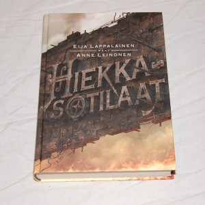 Eija Lappalainen - Anne Leinonen Hiekkasotilaat